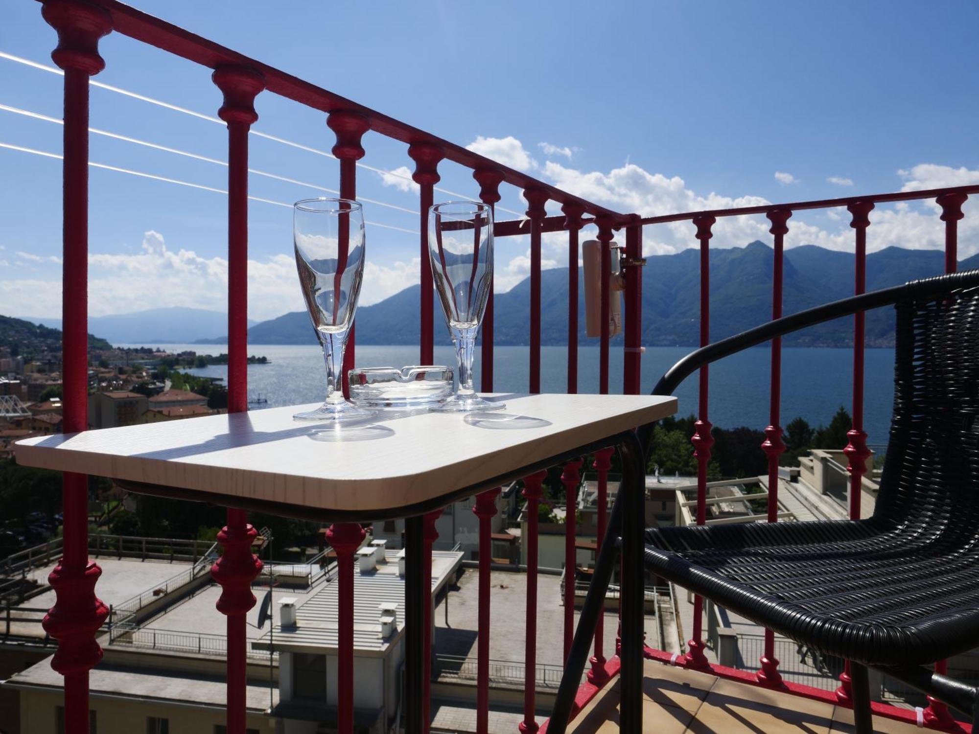 Appartamento Vista Lago Luino Exterior foto